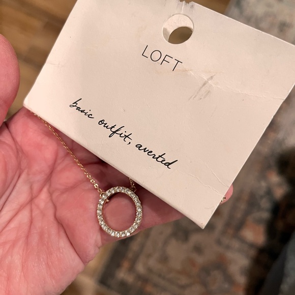 NWT LOFT Elegant Gold Circle Pendant Necklace - Picture 1 of 9